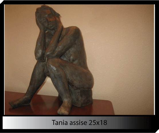 Tania assise